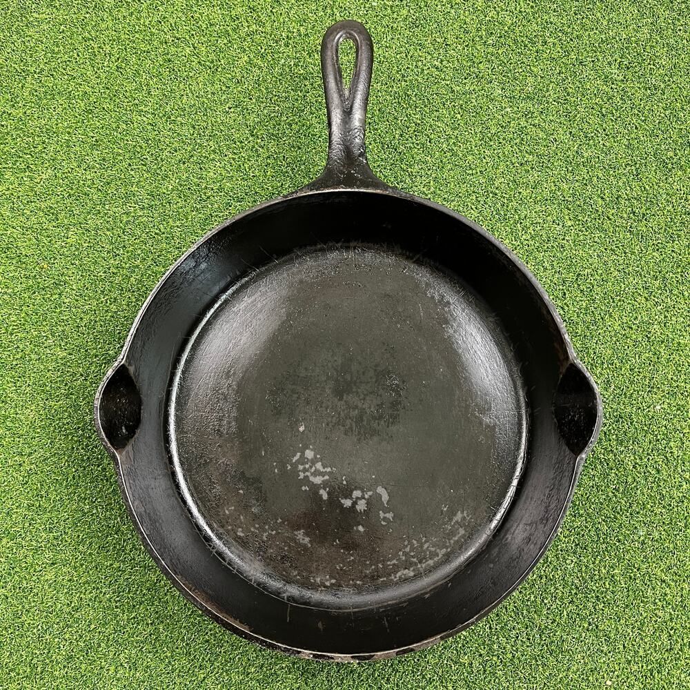 Vintage Griswold No 9 Cast Iron Skillet Large Block Logo Heat Ring 710